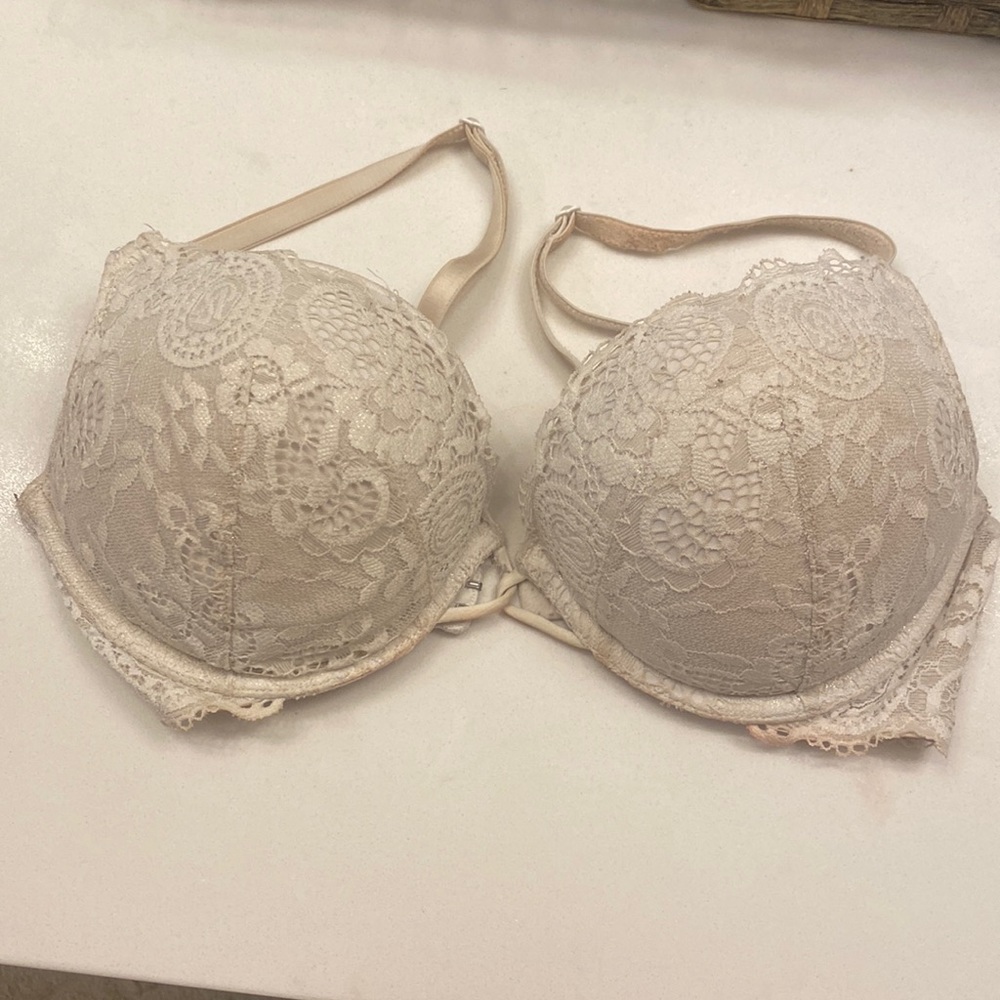 Victorias Secret Good pre owned condition white lace bra 32C